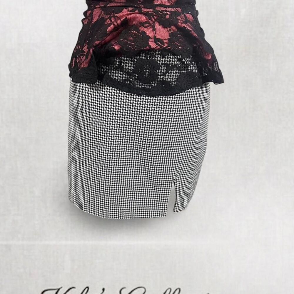 Goth style houndstooth coquette skirt with zipper and slit